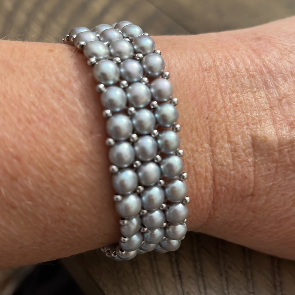 Beautiful Grey Triple Pearl stretchy bracelet and matching ring